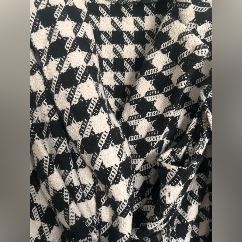 Women’s Houndstooth Cape Tie Waist Coat - Picture 4 of 5